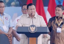 Prabowo Teken Perpres Ojol di Hari Buruh: Potongan Aplikator Ditekan, Porsi Driver Naik Tajam Hingga 92 Persen Presiden Prabowo Subianto saat pidato Hari Buruh di Monas terkait Perpres perlindungan ojol. Foto: angkapan layar youtube Sekretariat Presiden