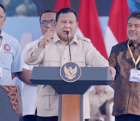 May Day Jakarta, Prabowo Angkat Peran Buruh dalam Perjalanan Politiknya Presiden Prabowo Subianto menyampaikan pidato saat peringatan Hari Buruh di Monas Jakarta. Foto: YouTube Setpres