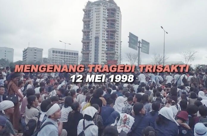Mahasiswa Universitas Trisakti saat aksi demonstrasi reformasi 12 Mei 1998 di Jakarta. Foto: Humas Trisaksi