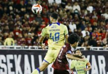 Gol Injury Time Membuat PSM Terkapar, Persib Tinggal Selangkah Kunci Gelar Juara BRI Super League Tangkapan Layar Persib Bandung saat duel menghadapi PSM Makassar di Stadion Gelora BJ Habibie, Parepare. Foto: Official Instagram Persib