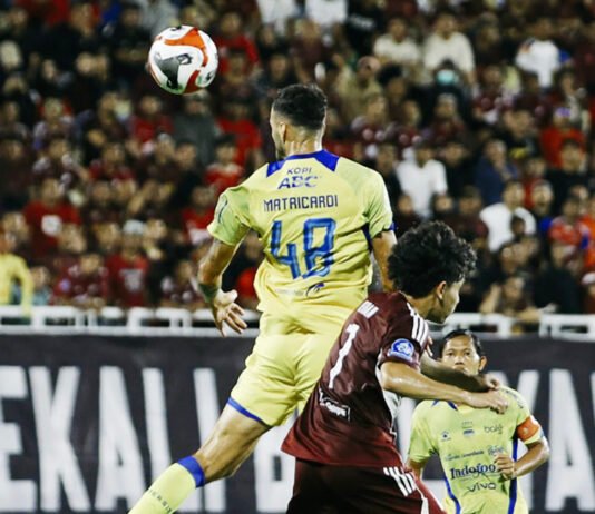 Gol Injury Time Membuat PSM Terkapar, Persib Tinggal Selangkah Kunci Gelar Juara BRI Super League Tangkapan Layar Persib Bandung saat duel menghadapi PSM Makassar di Stadion Gelora BJ Habibie, Parepare. Foto: Official Instagram Persib