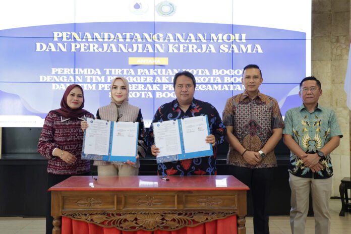 Penandatanganan kerja sama PKK dan Tirta Pakuan di Balai Kota Bogor. Foto: Pemkot Bogor