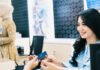 Transaksi Contactless BRI Melejit, Debit Nirsentuh Tumbuh Ribuan Persen di Awal 2026 Penggunaan kartu debit contactless BRI untuk transaksi pembayaran digital di merchant. Foto: Humas BRI