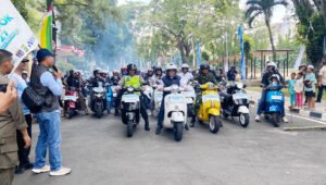 Wali Kota Depok Supian Suri bersama Kapolres Metro Depok dan Dandim 0508/Depok memimpin riding komunitas motor dalam rangka HUT ke-27 Kota Depok, Jumat (1/5/2026). Foto: Harnas.id