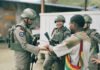 Patroli Humanis di Kiwirok, Satgas Damai Cartenz Pilih Dekatkan Diri ke Warga Papua Personel Satgas Damai Cartenz saat patroli sambang di Distrik Kiwirok. Foto: Satgas Cartenz