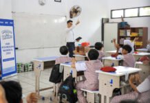 Hardiknas 2026, BRI Turun ke Sekolah di Bandung: Renovasi Tuntas, Literasi Keuangan Ikut Digenjot Kegiatan BRI Peduli di SDN 104 Langensari Bandung dalam peringatan Hardiknas 2026. Foto: Humas BRI