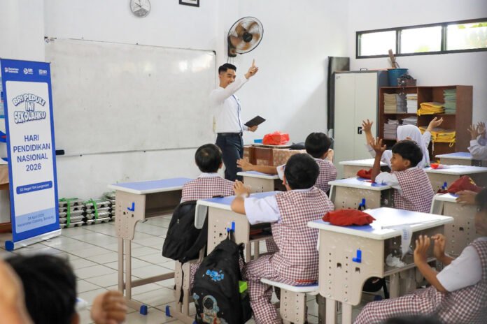 Kegiatan BRI Peduli di SDN 104 Langensari Bandung dalam peringatan Hardiknas 2026. Foto: Humas BRI