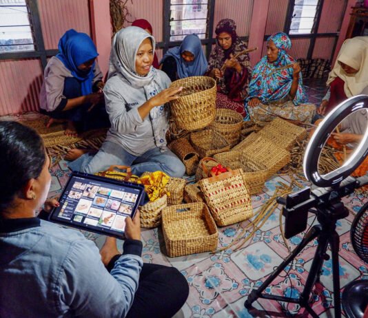 BRI Gas Pol UMKM di 2026, Kredit Tumbuh Dua Digit, KUR Tetap Jadi Andalan Aktivitas layanan BRI dalam mendukung pembiayaan UMKM. Foto: Humas BRI