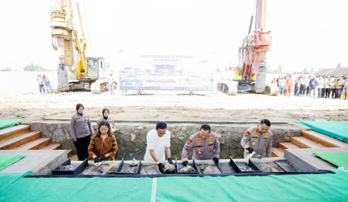 Kapolri Listyo Sigit Prabowo saat peletakan batu pertama Mapolda DIY. Foto: Polri