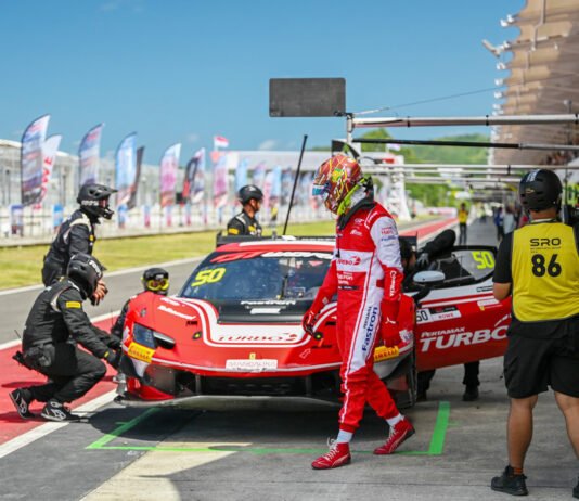 Gagal Finis di Race 2, Sean Gelael Tersingkir Usai Insiden Sean Gelael bersama mobil Ferrari 296 GT3 Evo di Mandalika. Foto: MGPA