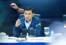 Buronan Interpol Diciduk di Soetta, Jejak Penipuan Online Lintas Negara Mulai Terbuka Brigjen Pol. Himawan Bayu Aji saat memberikan paparan kepada pers terkait penangkapan buronan Interpol kasus penipuan online. Foto: Polri