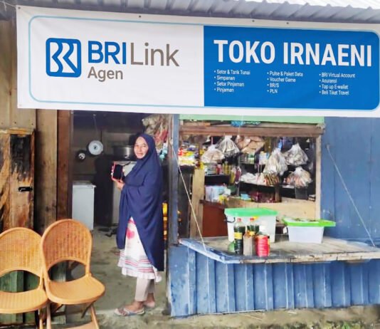BRILink Agen Kian Menjamur, 1,18 Juta Titik Layanan Sudah Masuk 80 Persen Desa Aktivitas layanan transaksi keuangan melalui BRILink Agen di wilayah pedesaan. Foto: Humas BRI