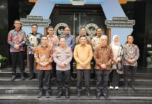 Gedung Baru Kompolnas Resmi Dipakai, Kapolri Singgung Respons Keluhan Publik Kapolri Jenderal Listyo Sigit Prabowo menghadiri peresmian gedung baru Kompolnas di Graha Sentana Jakarta Selatan. Foto: Polri
