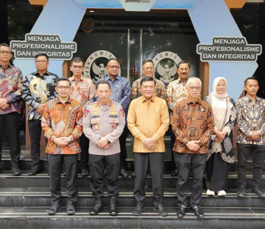 Gedung Baru Kompolnas Resmi Dipakai, Kapolri Singgung Respons Keluhan Publik Kapolri Jenderal Listyo Sigit Prabowo menghadiri peresmian gedung baru Kompolnas di Graha Sentana Jakarta Selatan. Foto: Polri