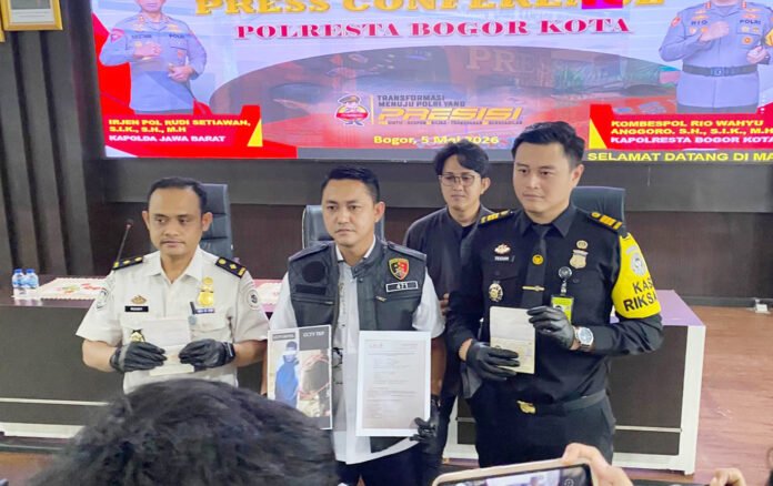 Kasat Reskrim Polresta Bogor Kota saat konferensi pers pengungkapan kasus pencurian rumah mewah. Foto: Polri