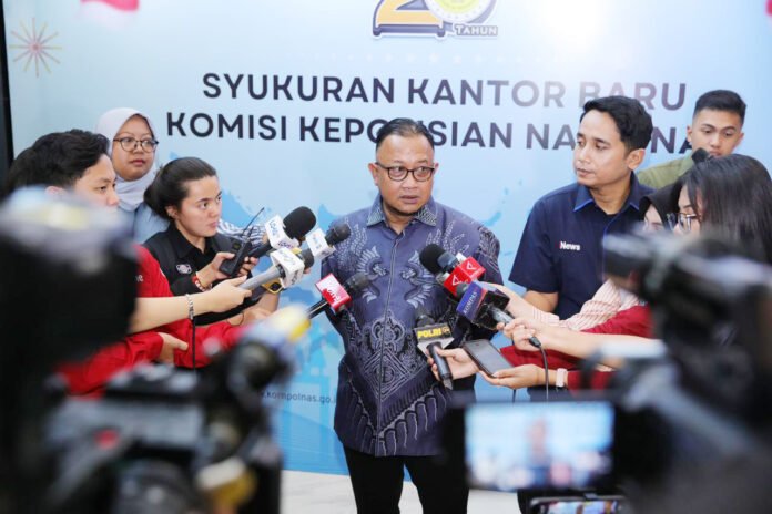Mohammad Choirul Anam saat memberikan keterangan pers di Gedung Graha Sentana, Jakarta Selatan. Foto: Harnas.id