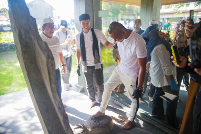 Wali Kota Bogor Dedie A. Rachim memimpin kegiatan korve di kawasan Museum Pajajaran Batutulis. Foto: Pemkot Bogor