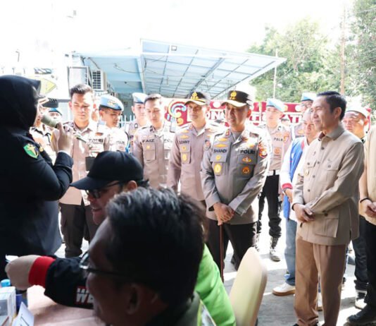 Kedai ADO Presisi Resmi Dibuka, Kapolda Sumsel Libatkan Ojol Jaga Kamtibmas Kapolda Sumsel Irjen Pol Sandi Nugroho meresmikan Kedai ADO Presisi di Palembang. Foto: Polri