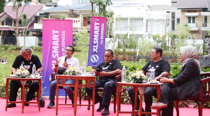 XLSMART Bidik Daerah Lewat Smart City, Jakarta Jadi Etalase Teknologi Kota Digital Fotografer Professional, Darwis Triadi; Chief Enterprise & SME Officer XLSMART, Feby Sallyanto; Wakil Gubernur DKI Jakarta, Rano Karno; dan Kepala Dinas Komunikasi, Informatika, dan Statistik DKI Jakarta, Budi Awaluddin; dalam sesi peluncuran Kompetisi Foto dan Video 'Color of Jakarta 2026', di Jakarta Selatan, Jumat (17/4).