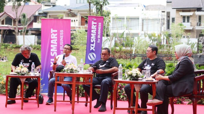 Fotografer Professional, Darwis Triadi; Chief Enterprise & SME Officer XLSMART, Feby Sallyanto; Wakil Gubernur DKI Jakarta, Rano Karno; dan Kepala Dinas Komunikasi, Informatika, dan Statistik DKI Jakarta, Budi Awaluddin; dalam sesi peluncuran Kompetisi Foto dan Video 'Color of Jakarta 2026', di Jakarta Selatan, Jumat (17/4).