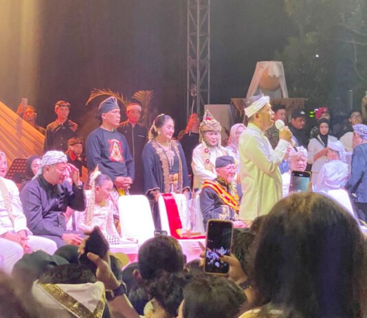 Dedie Rachim Sebut Dedi Mulyadi Punya Perhatian Khusus untuk Kawasan Surya Kencana Wali Kota Bogor Dedie A. Rachim menghadiri rangkaian Kirab Budaya Milangkala Tatar Sunda di kawasan Surya Kencana, Kota Bogor. Foto: Harnas.id