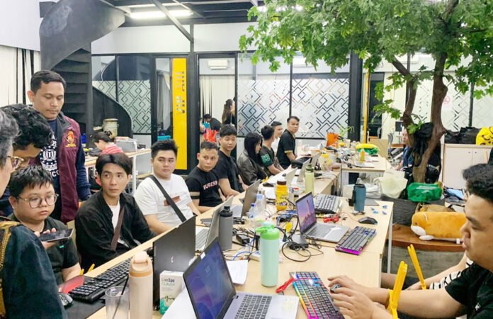 Ratusan WNA kasus judi online menjalani proses pemeriksaan lanjutan di sejumlah kantor imigrasi. Foto: Harnas.id