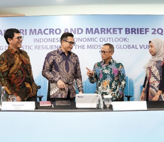 Ekonomi Indonesia Tumbuh 5,61 Persen, Bank Mandiri Optimistis Prospek 2026 Tetap Solid Direktur Treasury & International Banking Bank Mandiri Ari Rizaldi memaparkan prospek pertumbuhan ekonomi Indonesia 2026 dalam Mandiri Macro and Market Brief 2Q26 di Jakarta. Foto: Harnas.id