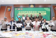 Operasi Antik LK 2026 Ditutup, Polda Riau Bongkar 435 Kasus Narkoba dan Sita Speedboat Penjemput Barang Polda Riau menunjukkan barang bukti hasil pengungkapan kasus narkoba dalam Operasi Antik Lancang Kuning 2026 di Pekanbaru. Foto: Polri
