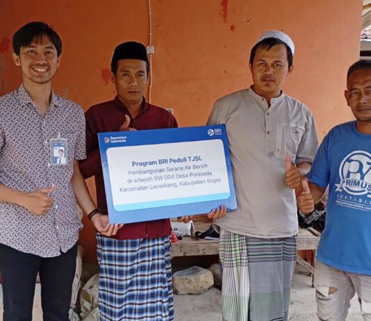 BRI Bogor Dewi Sartika Tebar Bantuan TJSL ke Sejumlah Titik, Dari Tenda Sampai Pompa Air Penyaluran bantuan TJSL BRI Bogor Dewi Sartika kepada masyarakat di sejumlah wilayah Kabupaten Bogor. Foto: Humas BRI