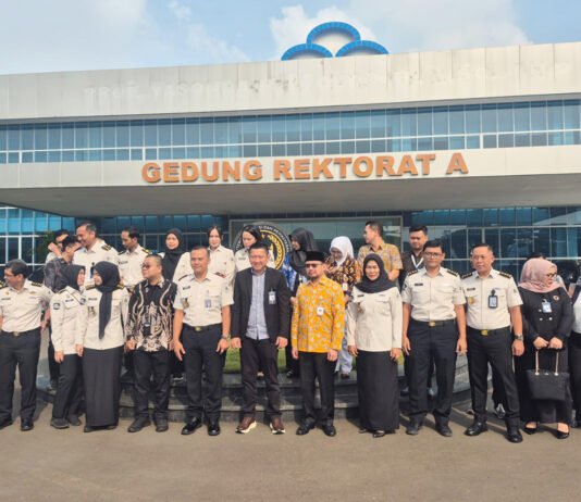BRI Warung Buncit Gandeng Poltek Imipas, Urusan Gaji Pegawai Kini Masuk Sistem Payrol Penandatanganan kerja sama layanan payrol antara BRI BO Warung Buncit dan Poltek Imipas di Kampus Taruna Tangerang. Foto: Humas BRI