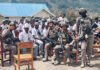 Datang ke Acara Perpisahan Sekolah, Satgas Damai Cartenz Sisipkan Pesan Masa Depan untuk Pelajar Sinak Personel Satgas Damai Cartenz saat menghadiri kegiatan perpisahan pelajar di Distrik Sinak, Kabupaten Puncak, Papua Tengah. Foto: Satgas Cartenz