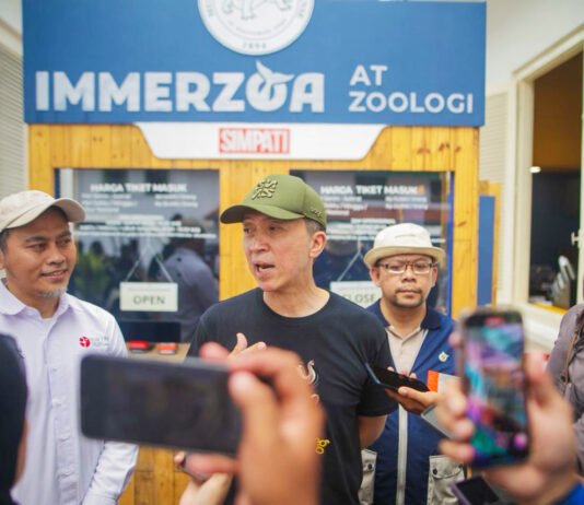 Dedie Rachim Ajak Warga Libur Panjang ke Museum, Museum Pajajaran Disebut Segera Dibuka Wali Kota Bogor Dedie Rachim meninjau wahana edukasi Immerzoa di Museum Zoologi Bogor. Foto: Pemkot Bogor