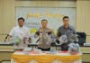 Polda Lampung Bongkar Curat Maut Penembak Bripka Arya Supena, Pelaku Sempat Kubur Senjata Polisi Kapolda Lampung Irjen Pol Helfi Assegaf saat merilis pengungkapan kasus curat ranmor yang menewaskan Bripka Arya Supena. Foto: Polri