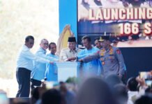 Kapolri Sebut Polri Sudah Punya 1.376 SPPG, MBG Kini Tak Sekadar Wacana Presiden Prabowo Subianto bersama Kapolri Listyo Sigit Prabowo saat peluncuran operasional SPPG Polri di Kabupaten Tuban, Jawa Timur. Foto: Polri