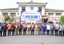 Kapolda Sumsel Ingatkan Karhutla Tak Bisa Lagi Dilawan dengan Cara Lama Sandi Nugroho memimpin Apel Besar Siaga Karhutla dan Sabuk Kamtibmas di Mapolres Lahat, Sumatera Selatan. Foto: Polri