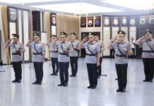 Kapolri Rotasi Sejumlah PJU dan Kapolda, Nama-Nama Baru Mulai Masuk Panggung Mabes Listyo Sigit Prabowo memimpin pelantikan dan serah terima jabatan sejumlah pejabat utama Mabes Polri serta Kapolda di Rupattama Mabes Polri, Jakarta. Foto: Polri