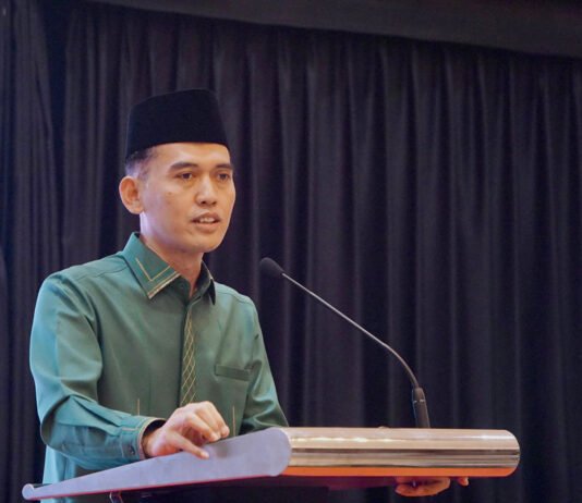 Jelang Arafah, Prof Niam Ingatkan Jamaah Haji Tak Memforsir Diri di Tanah Suci Musyrif Diny Kemenhaj RI Prof Asrorun Niam Sholeh menyampaikan pesan keagamaan kepada jamaah haji Indonesia di Makkah Al-Mukarramah. Foto: Harnas.id