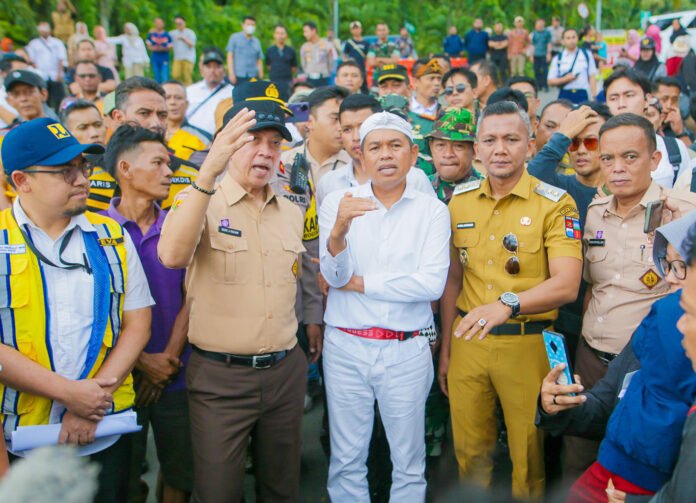 Gubernur Jawa Barat bersama jajaran Pemkot Bogor meninjau pembangunan trase baru Batutulis. Foto: Pemkot Bogor Gubernur Jawa Barat bersama jajaran Pemkot Bogor meninjau pembangunan trase baru Batutulis. Foto: Pemkot Bogor