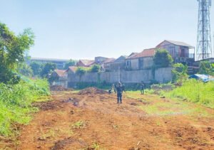 Petugas melakukan persiapan pekerjaan konstruksi trase baru Jalan Saleh Danasasmita. Foto: Pemkot Bogor