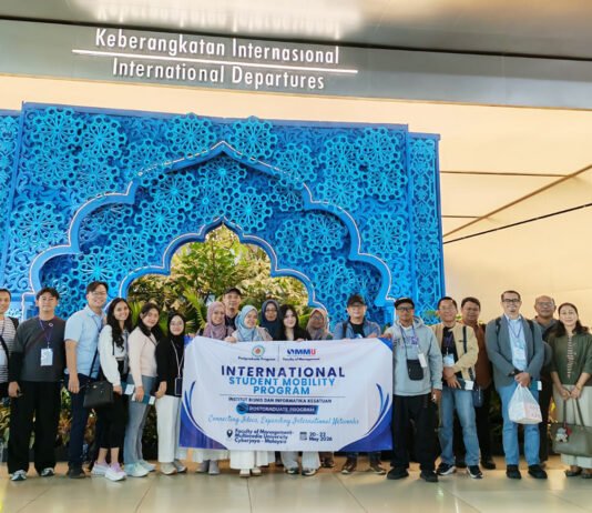 IBI Kesatuan Bawa Mahasiswa ke Malaysia, Mobilitas Internasional Tak Lagi Sekadar Wacana Suasana keberangkatan peserta International Student Mobility Program 2026 Program Pascasarjana IBI Kesatuan di bandara sebelum menuju Malaysia. Foto: Harnas.id