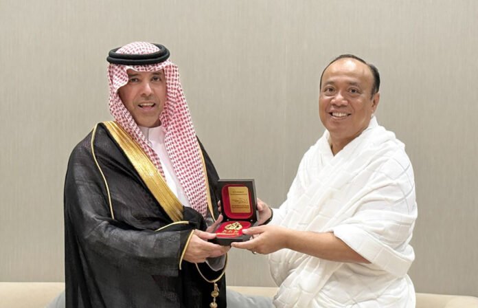 Wakapolri saat melakukan pertemuan dengan otoritas keamanan Arab Saudi di Riyadh terkait pengamanan jemaah haji Indonesia. Foto: Harnas.id