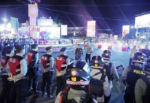 Street Crime Masih Mengintai, Polda Lampung Turunkan Tim QR Presisi hingga Dini Hari Personel Tim QR Presisi Polda Lampung saat melakukan patroli malam di wilayah rawan kriminalitas. Foto: Polri
