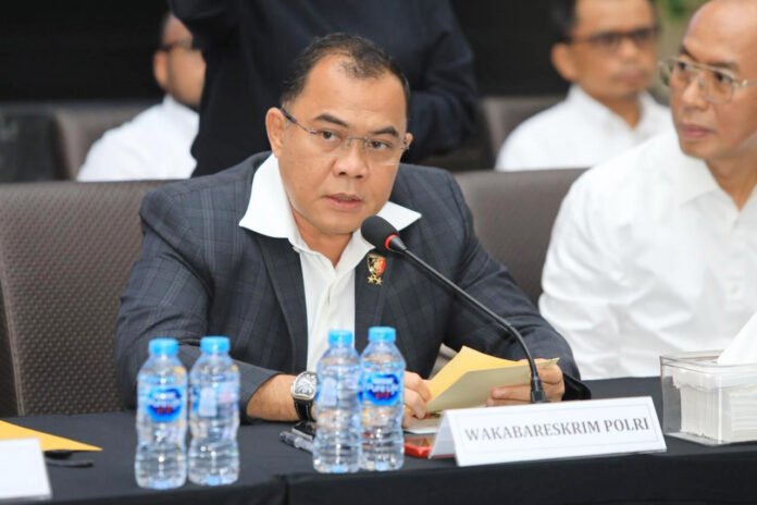 Wakabareskrim Polri Irjen Pol. Nunung Syaifudin saat menyampaikan hasil investigasi awal blackout Sumatera di Jakarta. Foto: Polri