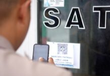 Patroli Polisi Kini Pakai QR Code, Polda Lampung Mau Kehadiran Anggota Bisa Dipantau Real Time Personel kepolisian melakukan patroli berbasis QR Code di wilayah rawan kamtibmas di Lampung (dok. Polda Lampung)