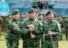 Pangdivif 1 Kostrad Terima Brevet Kavaleri, Tongkat Komando Yonkav 1 Resmi Berganti Pangdivif 1 Kostrad Mayjen TNI Ahmad Fikri Musmar menerima Brevet Kehormatan Kavaleri usai memimpin sertijab Danyonkav 1 Kostrad di Cijantung. (dok. Penkostrad)
