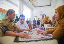 CKG SMART Mulai Jalan di Bogor, Pemkot Siapkan Jemput Bola sampai Sekolah dan Pesantren Wali Kota Bogor saat pencanangan program CKG SMART di Balai Kota Bogor. Foto: Pemkot Bogor