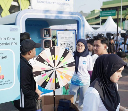 CFD Bekasi Jadi Ajang Berburu Promo BRImo, Diskon Kurban hingga Debit FC Barcelona Diserbu Warga Pengunjung mengikuti kegiatan CFD Bareng BRImo yang digelar BRI KC Bekasi Siliwangi di kawasan GOR Patriot Bekasi. (Dok. BRI)