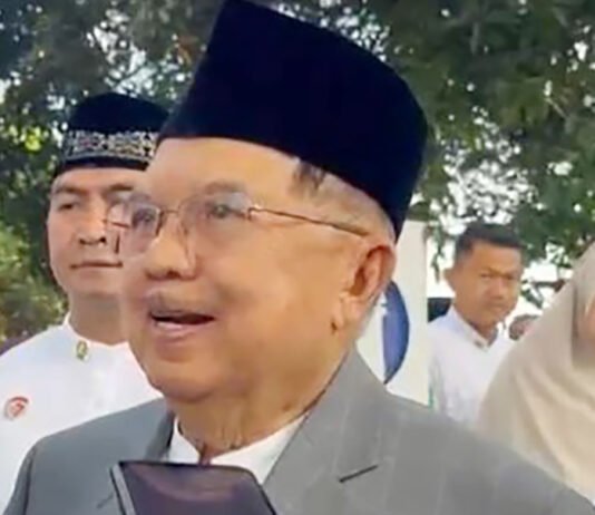 JK Singgung Gaza saat Iduladha, Gencatan Senjata Dinilai Jadi Harapan Baru Palestina Jusuf Kalla usai melaksanakan Salat Iduladha di Masjid Agung Al-Azhar Jakarta Selatan. Foto: Istimewa