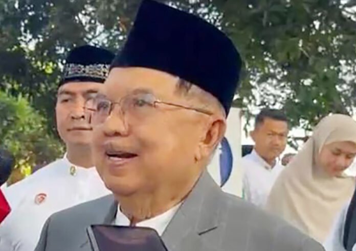 Jusuf Kalla usai melaksanakan Salat Iduladha di Masjid Agung Al-Azhar Jakarta Selatan. Foto: Istimewa Jusuf Kalla usai melaksanakan Salat Iduladha di Masjid Agung Al-Azhar Jakarta Selatan. Foto: Istimewa