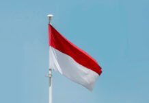 Kemlu RI Kecam Pencegatan Armada Gaza, Nasib WNI di Global Sumud Flotilla Jadi Sorotan Ilustrasi Bendera Indonesia. Foto: aboodi-vesakaran-unsplash